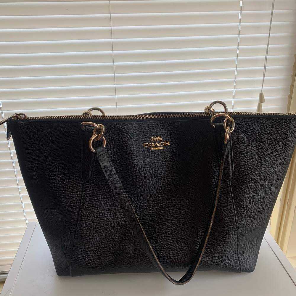 BLACK LEATHER COACH BAG